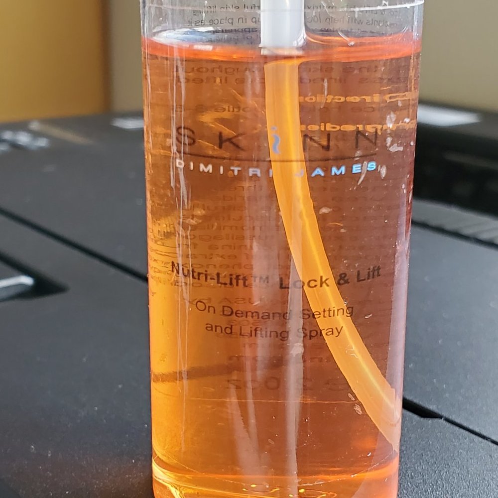 SKINN Dimitri James Nutri-Lift Lock & Lift Spray - Picture 4 of 5